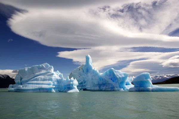 Az Argentino-tó, Argentína Upsala-gleccser a jéghegyek — Stock Fotó