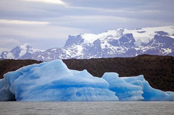 Góry lodowe z lodowiec Upsala w jeziorze Argentino, Argentyna — Zdjęcie stockowe