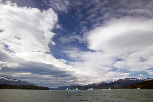 Παγόβουνα στο στη λίμνη Argentino, Αργεντινής — Φωτογραφία Αρχείου