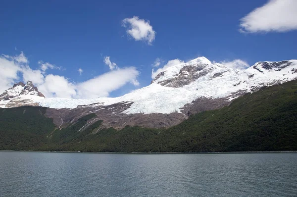 Glacier view från Argentino Lake, Argentina — Stockfoto