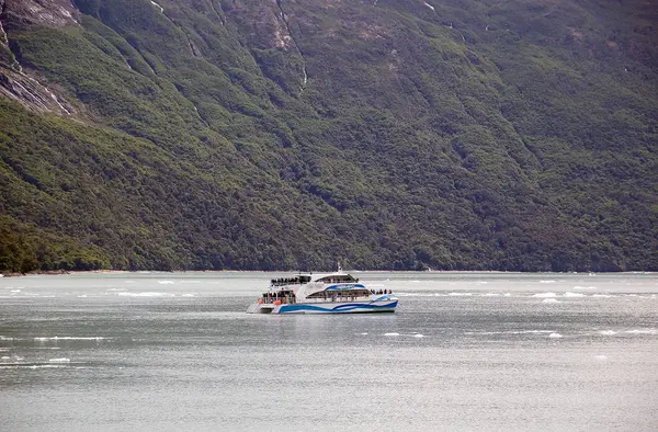 Turistická loď Argentino Lake, Argentina — Stock fotografie