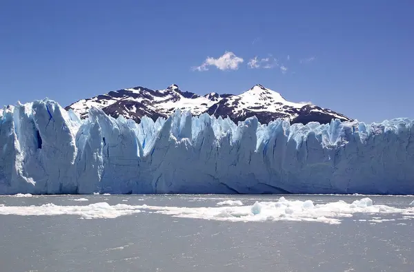 Perito Moreno gletscher uitzicht vanaf Brazo Rico in het Argentino meer in Patagonië, Argentinië — Stockfoto