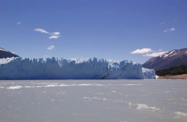 Perito Moreno gleccser kilátás-a Brazo Rico-ban Patagóniában, Argentínában az Argentino-tóra — Stock Fotó
