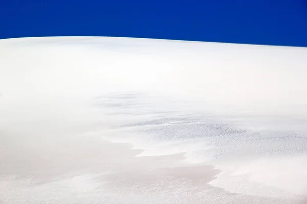 Weiße düne am lavafeld des vulkans caraci pampa an der puna de atacama, argentina — Stockfoto