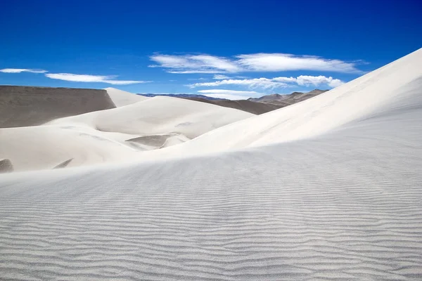 阿根廷阿塔卡马角Caraci Pampa火山熔岩场的白色沙丘 — 图库照片