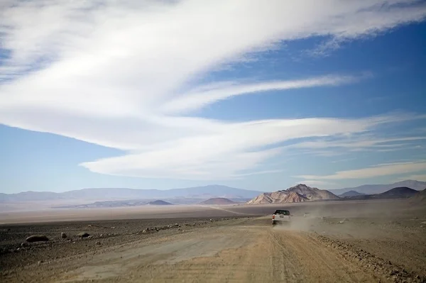Trail naar El Penon dorp aan de Puna de Atacama, Argentinië — Stockfoto