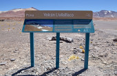 Llullaillaco sopka v Puna de Atacama, Argentina. Llullillaco je stratovolcano na hranicích Argentiny a Chile