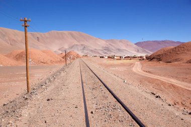 Arjantin 'in kuzeybatısındaki Salta eyaletindeki Tolar Grande köyüne yakın bir demiryolu. Salta şehrinin 357 km uzağında, Puna de Atacama 'nın ortasında ve Salar de Arizaro yakınlarında yer almaktadır.