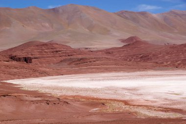 Desierto del Diablo, Şeytan Çölü, Puna de Atacama, Arjantin manzarası. Dev gibi ıssız bir yer. Bu kırmızı manzara başka bir gezegenden gibi görünüyor..