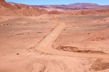 Desierto del Diablo, Şeytan Çölü, Puna de Atacama, Arjantin manzarası. Dev gibi ıssız bir yer. Bu kırmızı manzara başka bir gezegenden gibi görünüyor..
