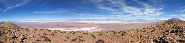 阿根廷阿塔卡马角的Salar Arizaro 阿里萨罗盐滩 Salar Arizaro 是阿根廷西北部安第斯山脉的一个大型盐滩 面积1600公里 — 图库照片