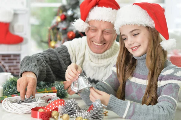 Portrait of grandfather and granddaughter — Stock Photo, Image