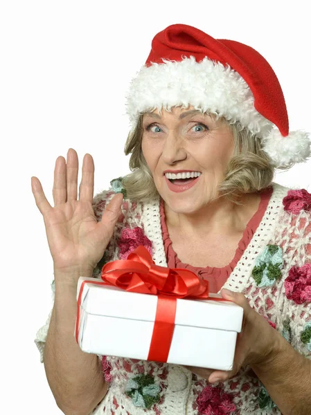 Äldre kvinna med gåva — Stockfoto