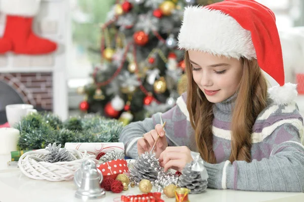 Chica en santa hat — Foto de Stock