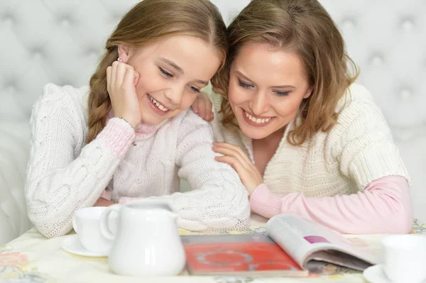 Felice madre e figlia — Foto Stock