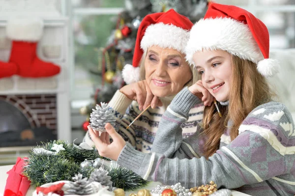 Karácsonyi dekorációk készítése — Stock Fotó