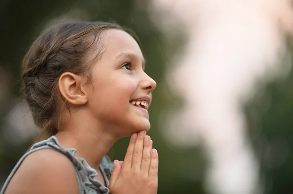 Cute little girl — Stock Photo, Image