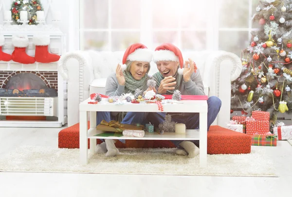 Senior paar voorbereiden op kerst — Stockfoto