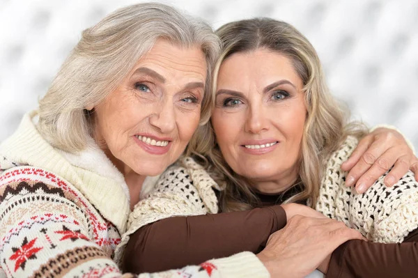 Mulheres idosas e maduras — Fotografia de Stock