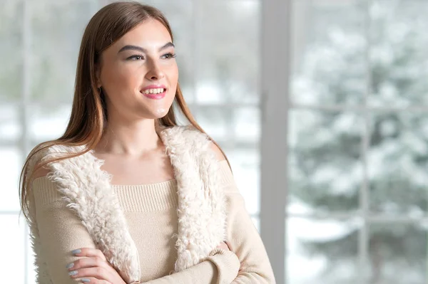 Jovencita sonriente — Foto de Stock