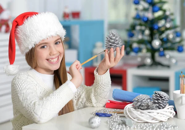 Fille se préparant pour Noël — Photo