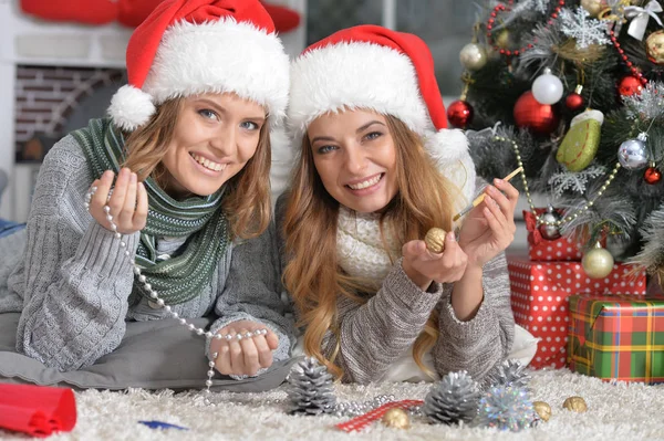 Girls preparing for Christmas — Stock Photo, Image