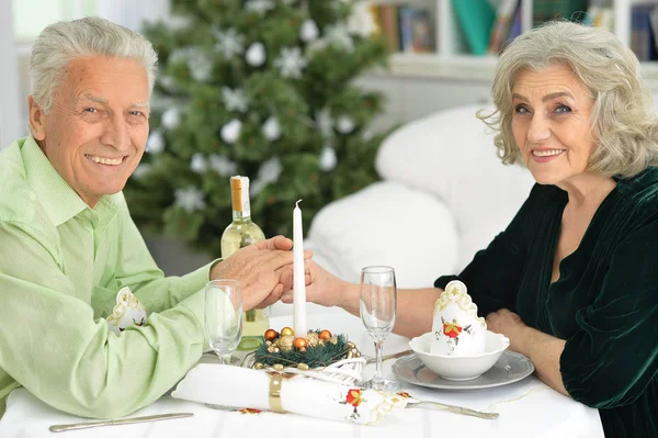 Yaşlılar bir Noel yemeği — Stok fotoğraf