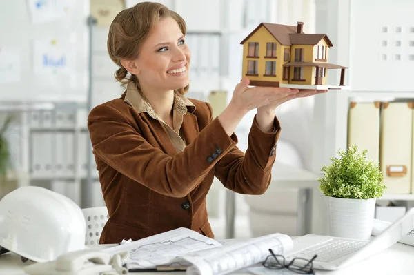 Woman architect in offive — Stock Photo, Image