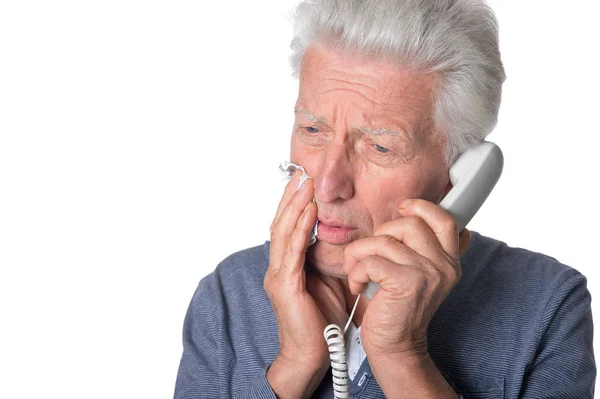 Uomo anziano che parla al telefono — Foto Stock