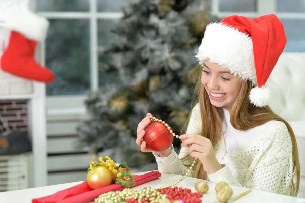 Teen girl preparing for Christmas — Stock Photo, Image