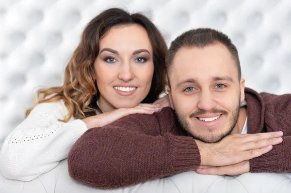 Smiling young couple — Stock Photo, Image