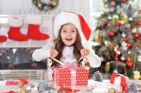 Little girl with Christmas gift — Stock Photo, Image