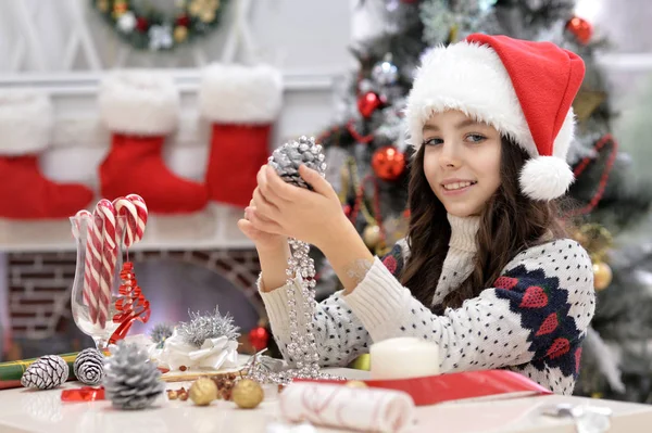 Girl prapring for  Christmas — Stock Photo, Image