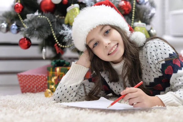 Chica escribiendo carta —  Fotos de Stock