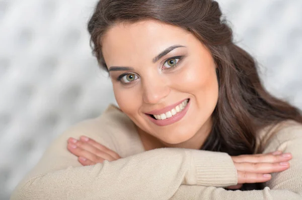 Hermosa morena mujer — Foto de Stock