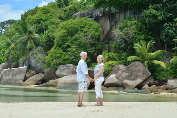 Ouder paar op vakantie — Stockfoto