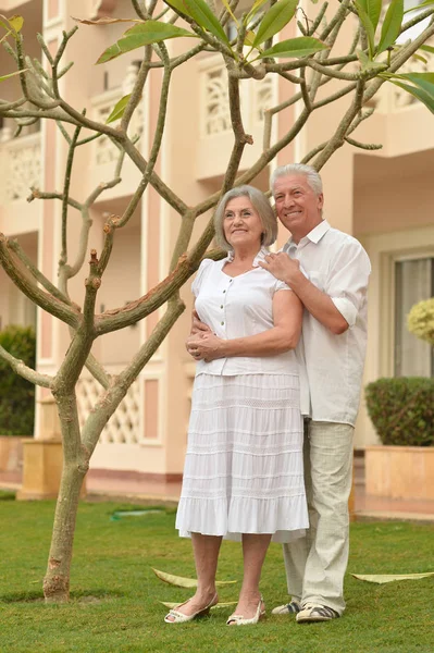 Älteres Paar im Urlaub — Stockfoto