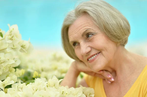 Beautiful mature woman — Stock Photo, Image