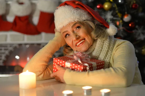 Senior woman with Christmas gift — Stock Photo, Image