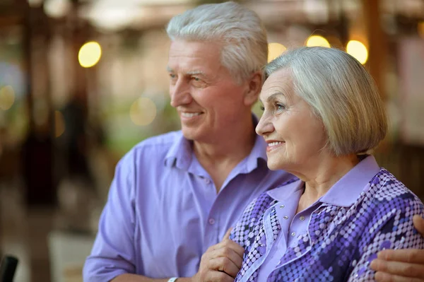 Szczęśliwa para starszych w miłości — Zdjęcie stockowe