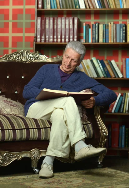 Mature man reading book — Stock Photo, Image