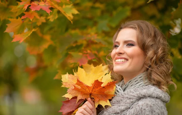 Schönes Frauenporträt — Stockfoto