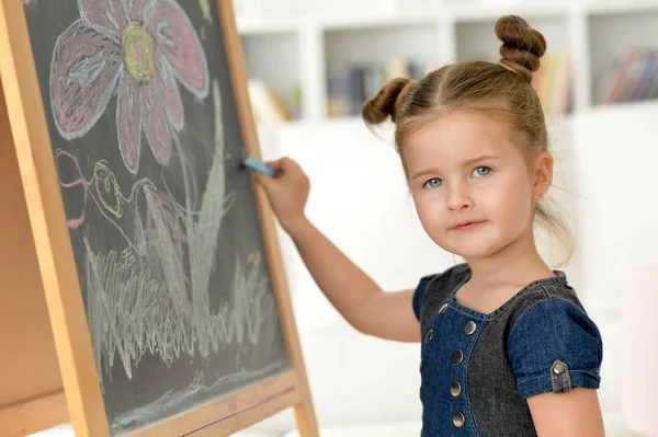 Söt liten flicka — Stockfoto