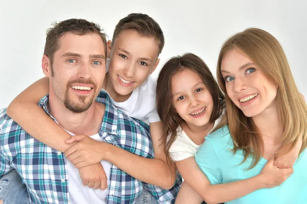 Glad familjeporträtt — Stockfoto