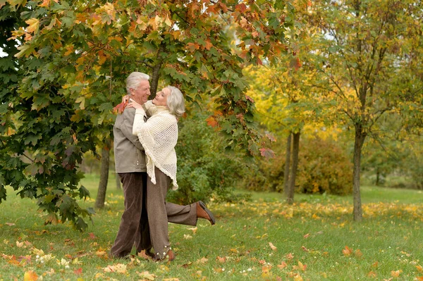 Senior paar man en vrouw — Stockfoto