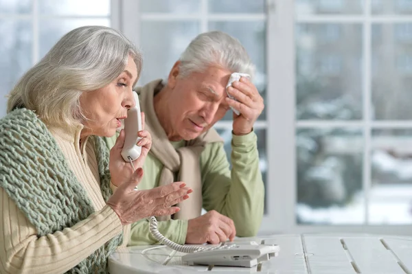 Stressato coppia anziana — Foto Stock