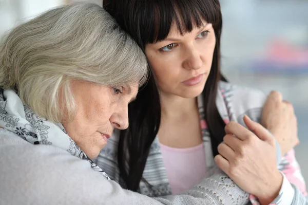 Ritratto di madre e figlia — Foto Stock