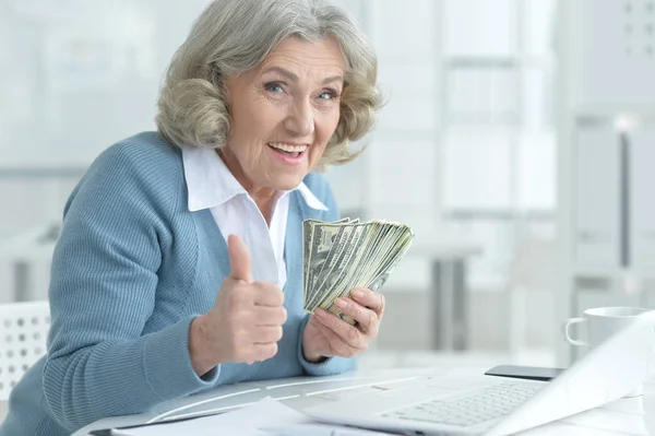 Porträtt av business lady — Stockfoto