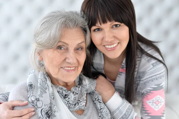 Porträtt av mor och dotter — Stockfoto