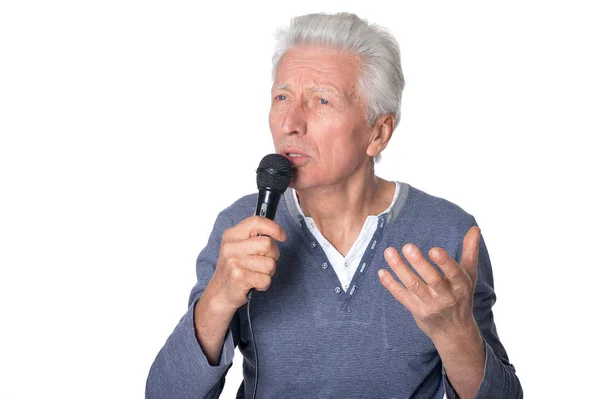 Hombre mayor cantando canciones — Foto de Stock